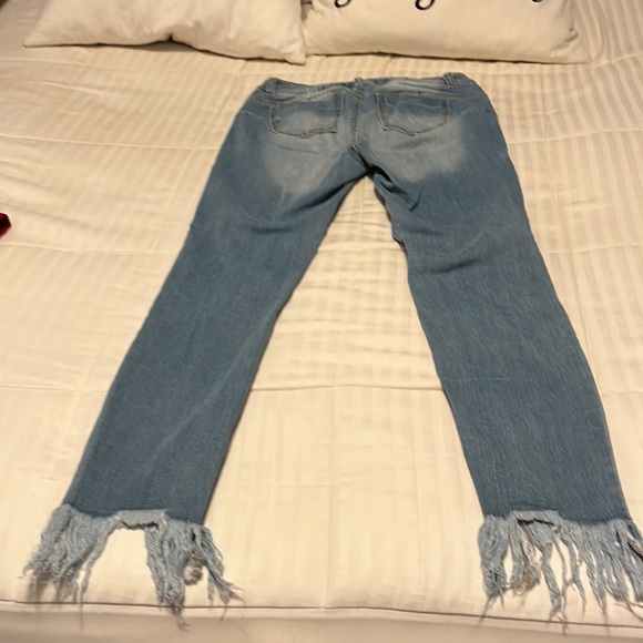 Forever 21 push up jeans. - Picture 4 of 6